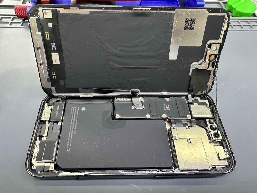 Ремонт iPhone 16 Plus в сервисе iFresh.One — фото процесса