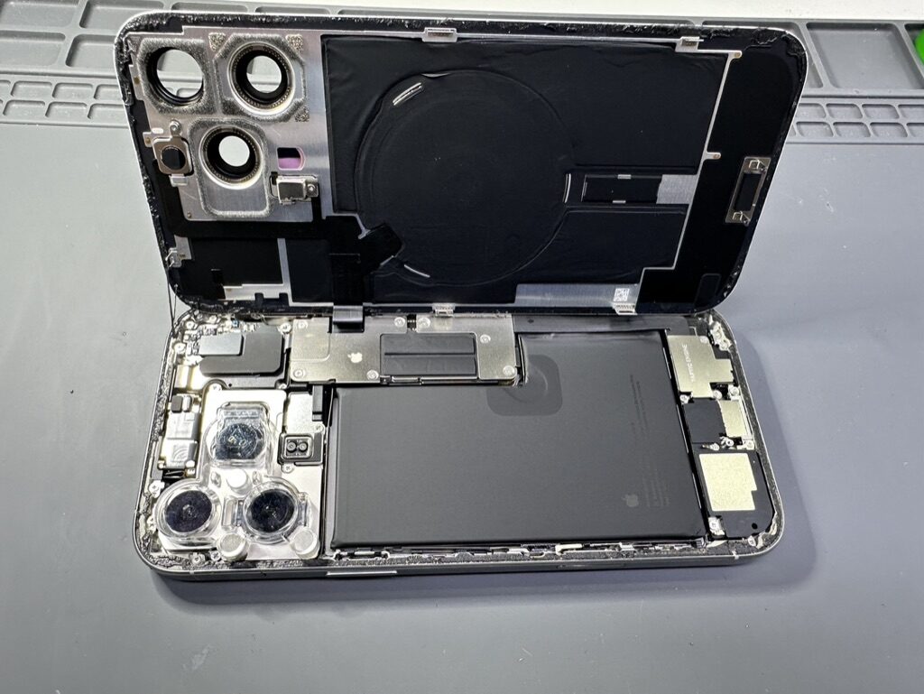Ремонт iPhone 13 mini в сервисе iFresh.One — фото процесса