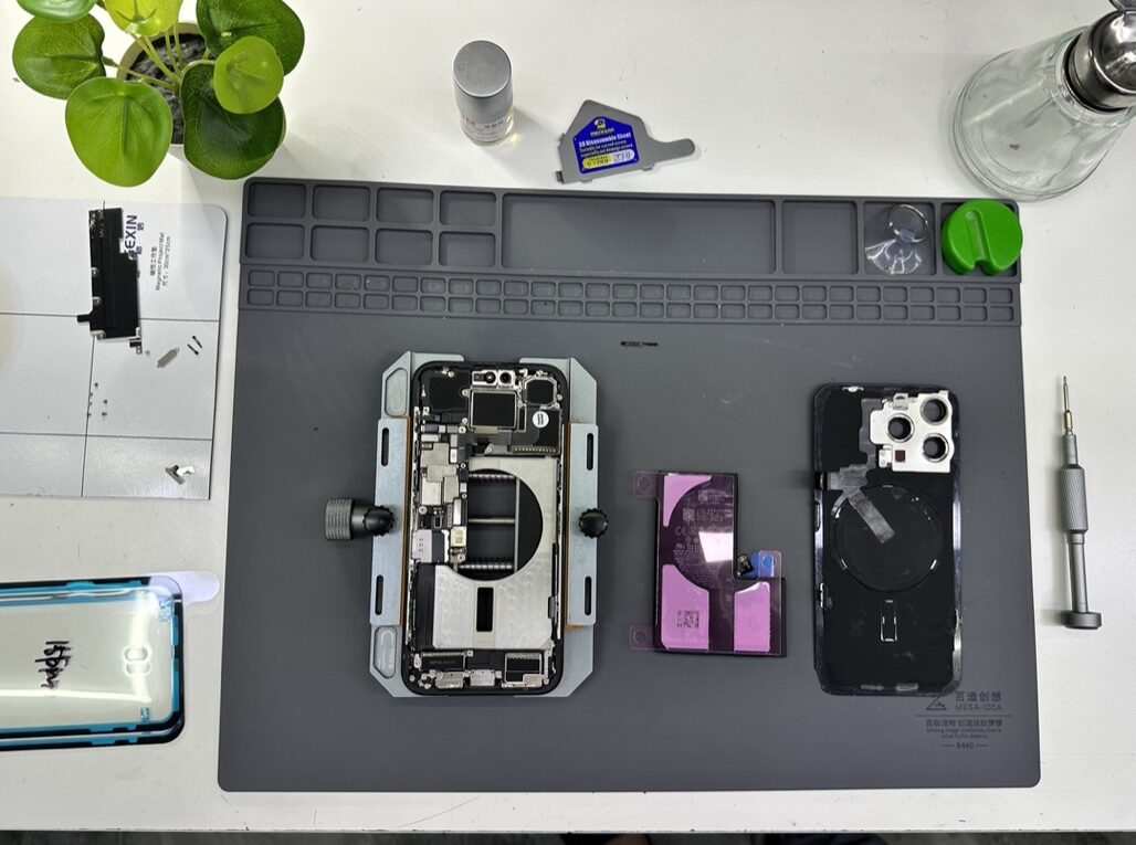 Ремонт iPhone 15 Plus в сервисе iFresh.One — фото процесса