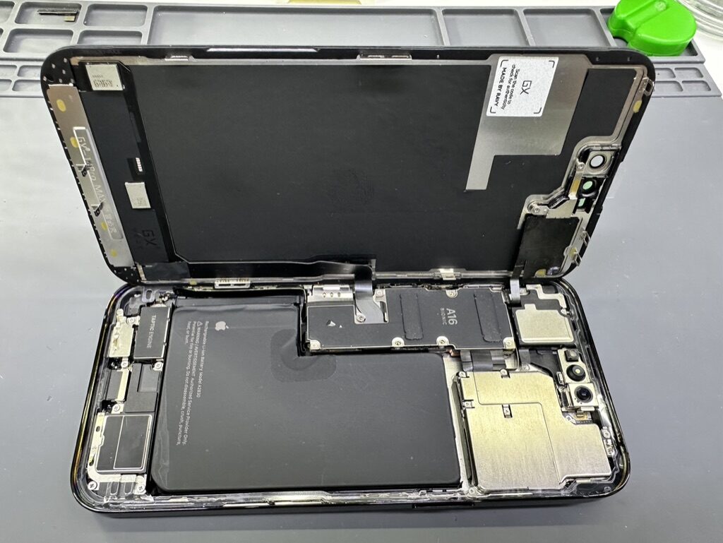 Ремонт iPhone 15 Pro в сервисе iFresh.One — фото процесса