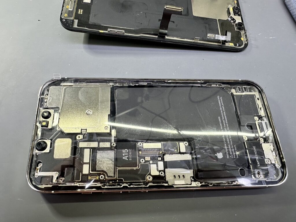 Ремонт iPhone 16 Pro в сервисе iFresh.One — фото процесса