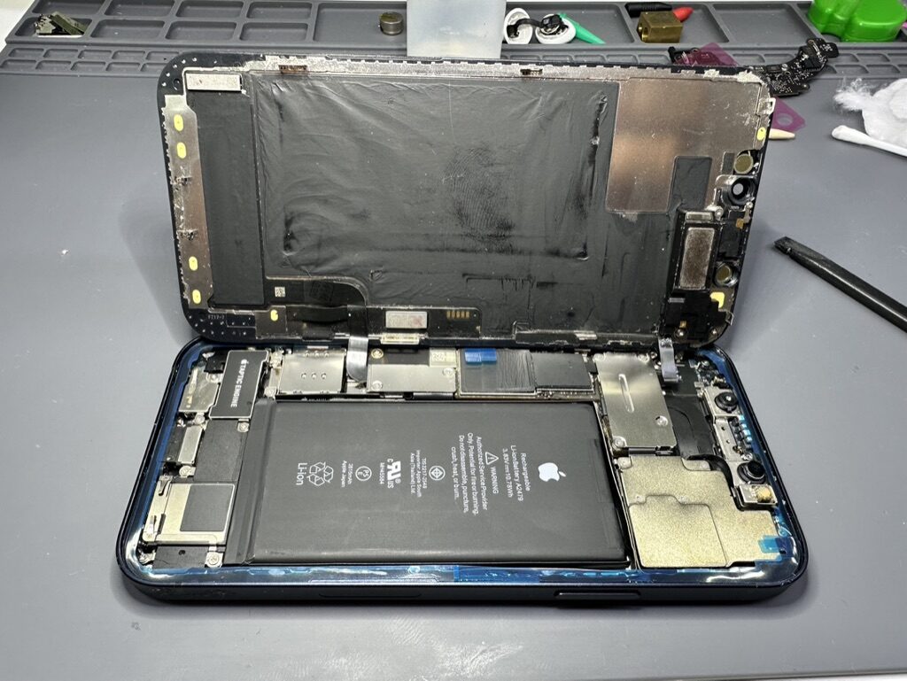 Ремонт iPhone 13 Pro в сервисе iFresh.One — фото процесса