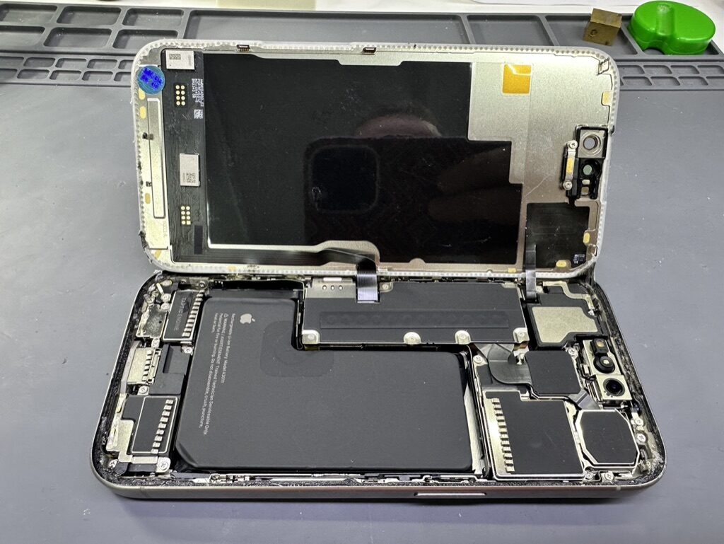 Ремонт iPhone 12 mini в сервисе iFresh.One — фото процесса