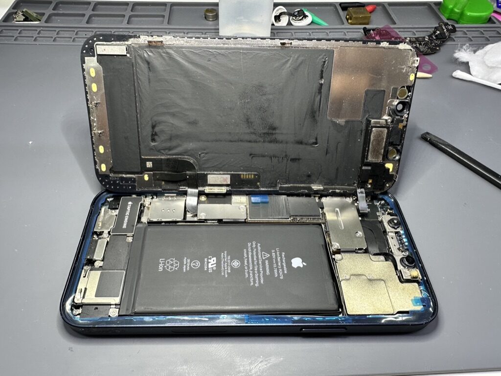 Ремонт iPhone 14 Pro в сервисе iFresh.One — фото процесса