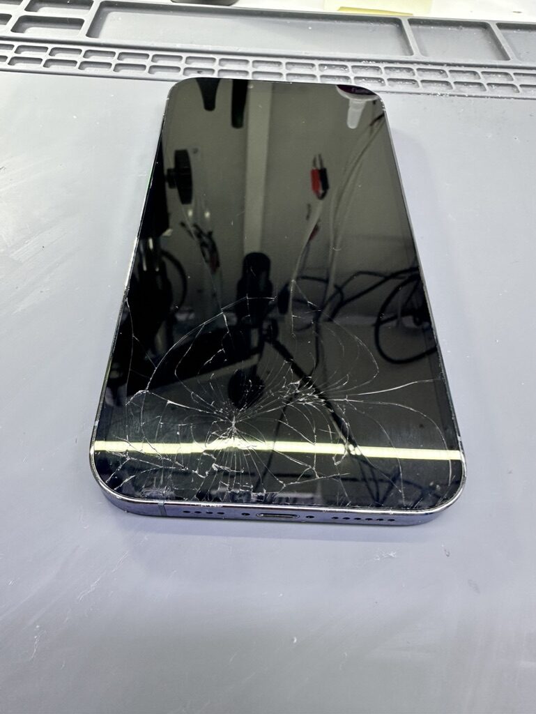Ремонт iPhone 17 Pro в сервисе iFresh.One — фото процесса