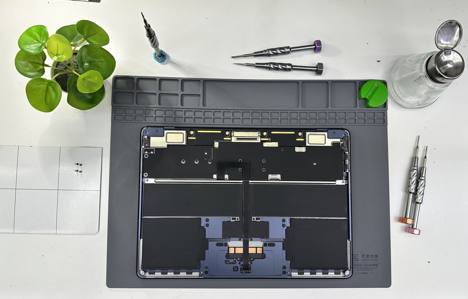 Ремонт MacBook Air 13 M1 в сервисе iFresh.One — фото процесса