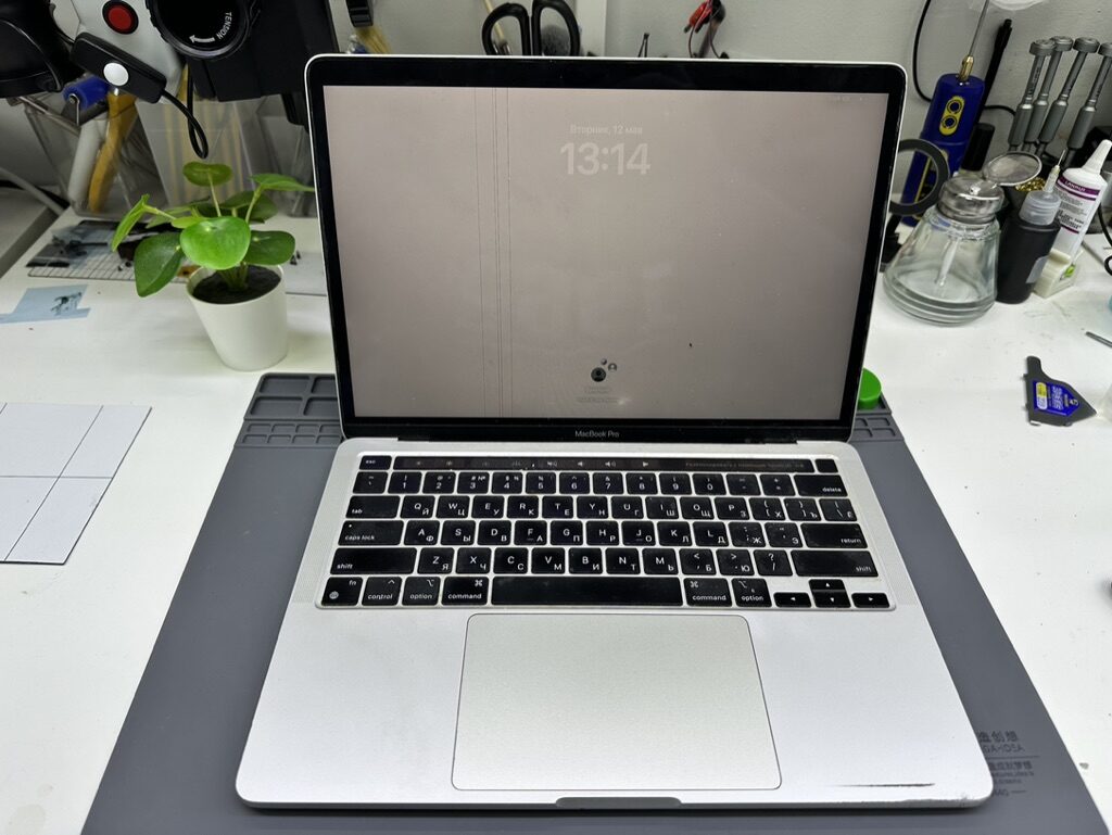Ремонт MacBook Pro 13 M1/M2 в сервисе iFresh.One — фото процесса