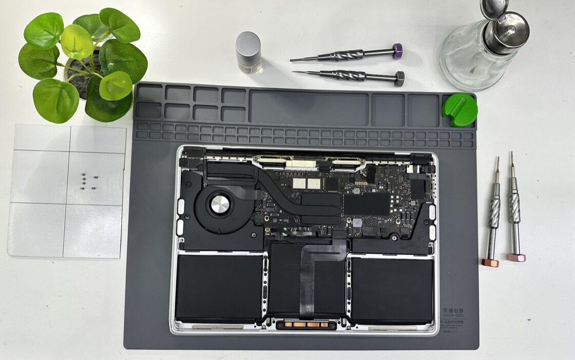 Ремонт MacBook Pro 13 (2016-2017) в сервисе iFresh.One — фото процесса