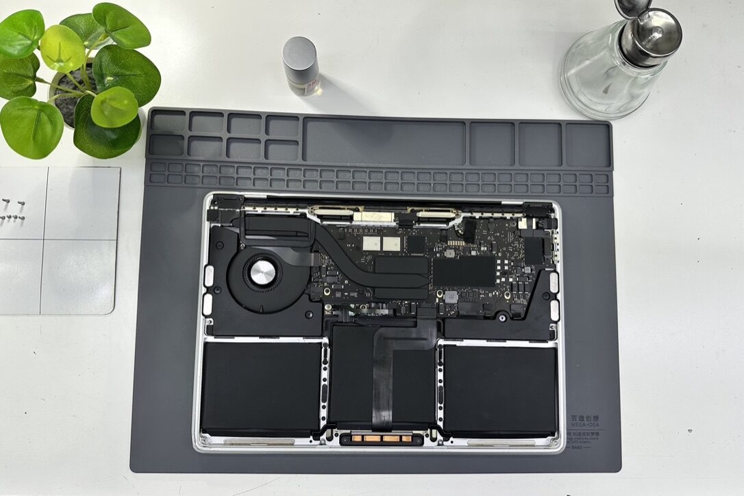 Ремонт MacBook Pro 13 (2018-2020) в сервисе iFresh.One — фото процесса