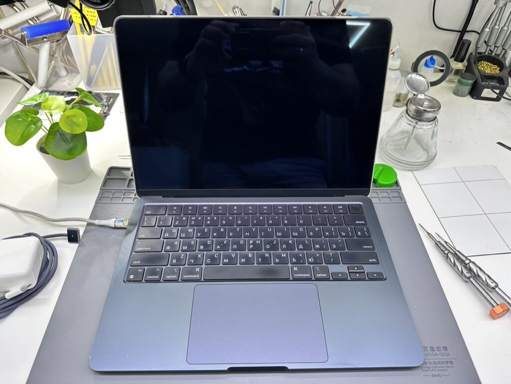 Ремонт MacBook Air 13 M1 в сервисе iFresh.One — фото процесса