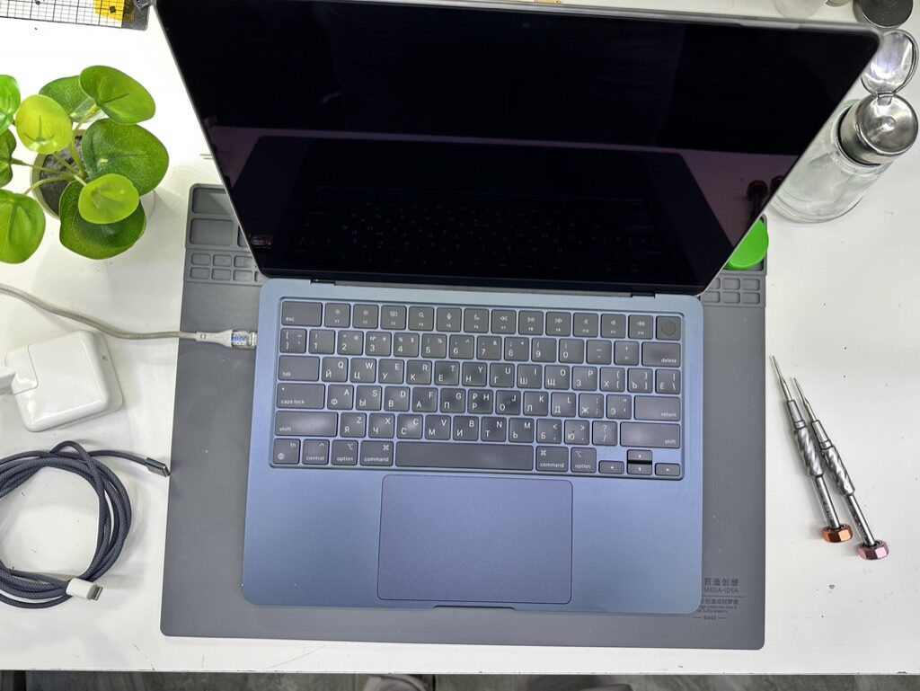Ремонт MacBook Air 15 M3 в сервисе iFresh.One — фото процесса
