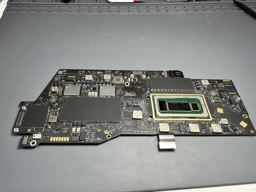 Ремонт MacBook Pro 15 (2016-2019) в сервисе iFresh.One — фото процесса
