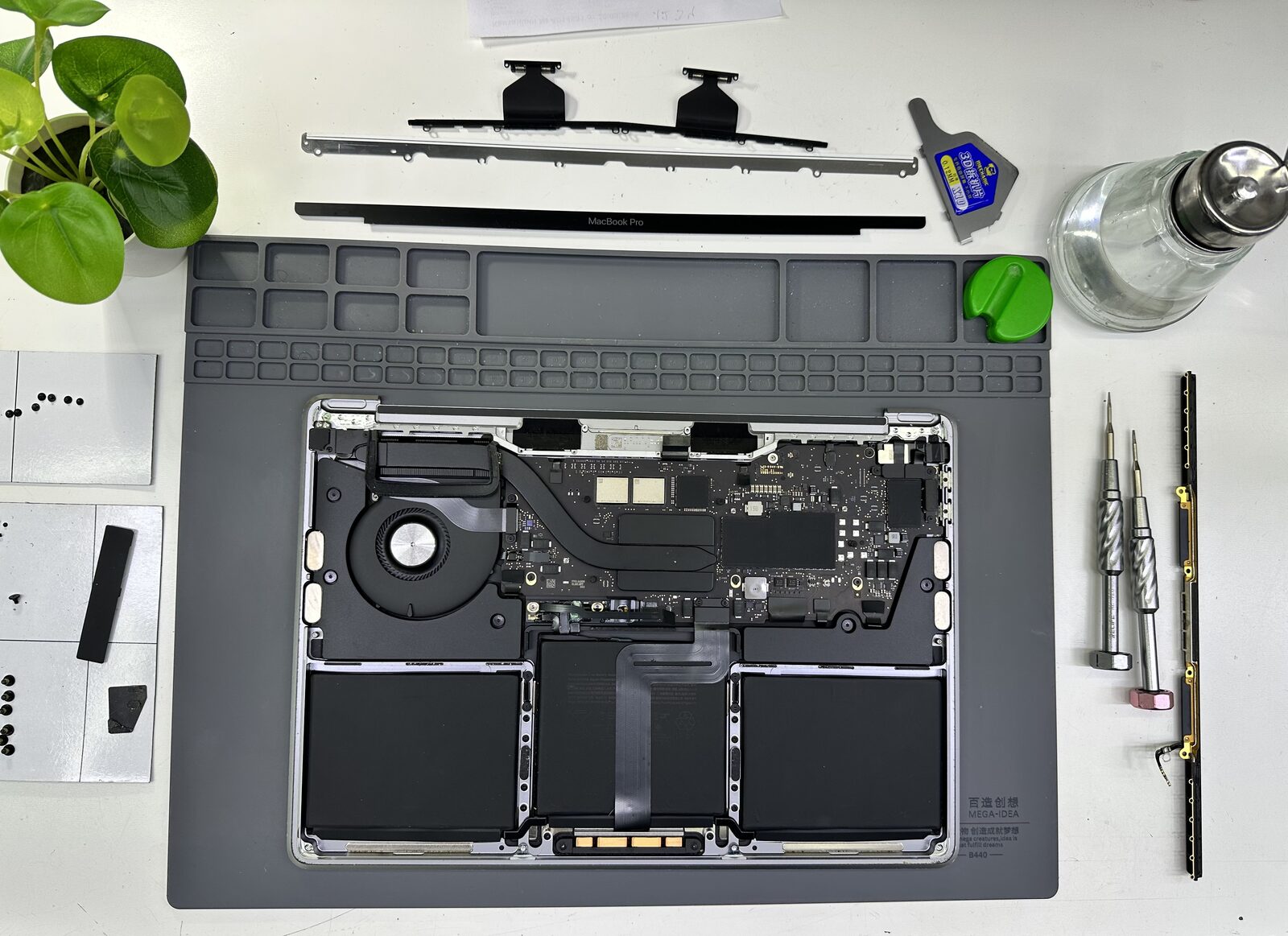 Ремонт MacBook Pro 14 M2 в сервисе iFresh.One — фото процесса