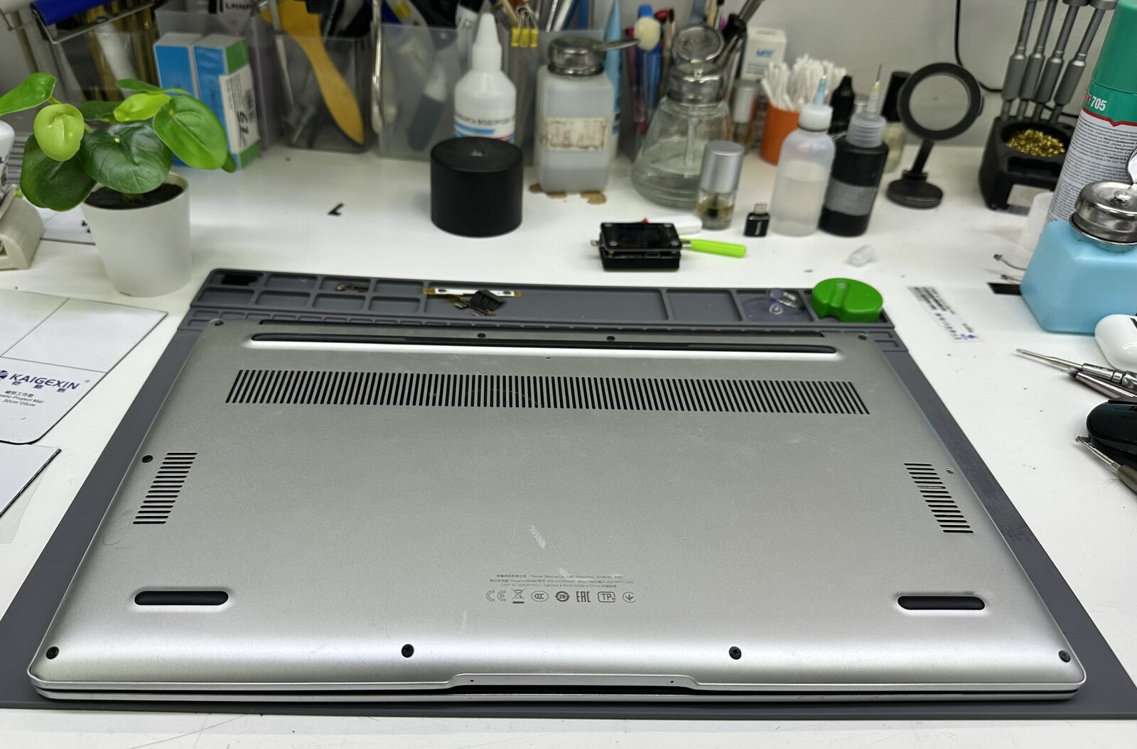 Ремонт MacBook Pro 13 M1/M2 в сервисе iFresh.One — фото процесса