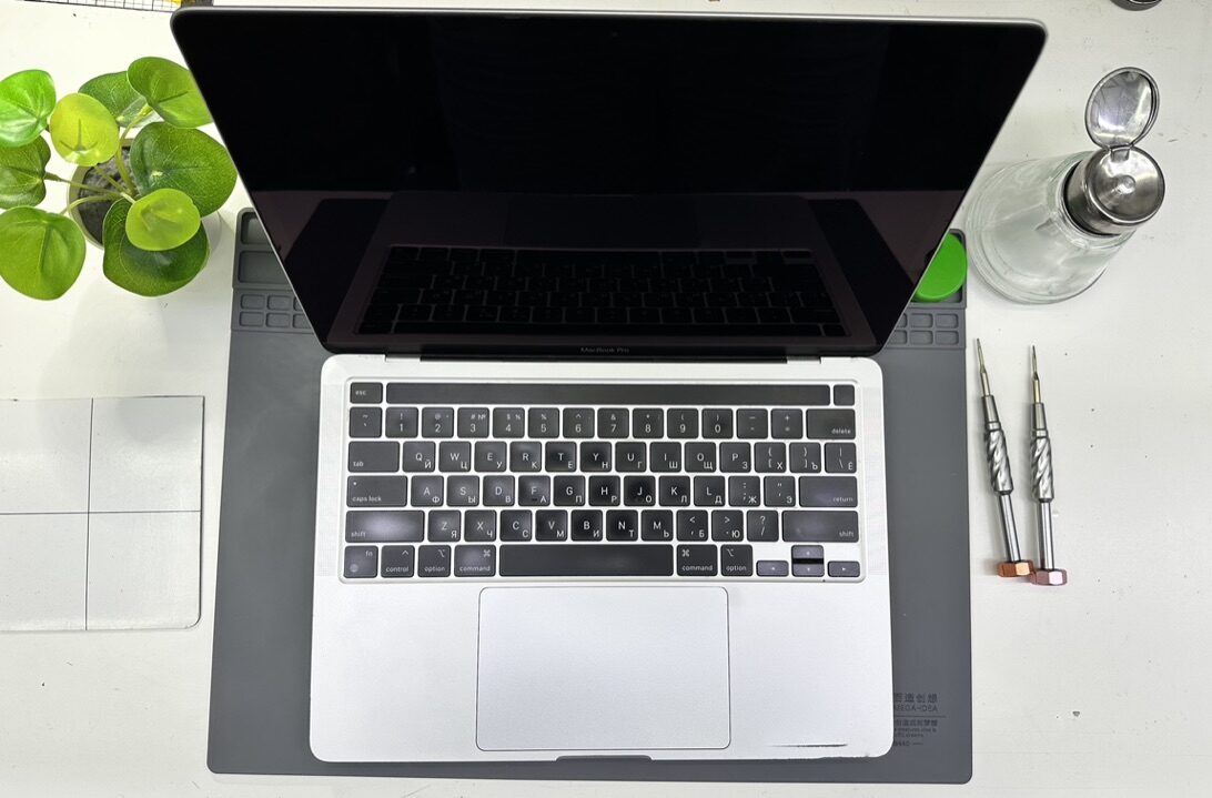 Ремонт MacBook Pro 16 (2019) в сервисе iFresh.One — фото процесса